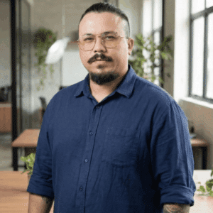 Experto legal de la firma 1-800 Cantaso especializado en reclamos por accidentes.